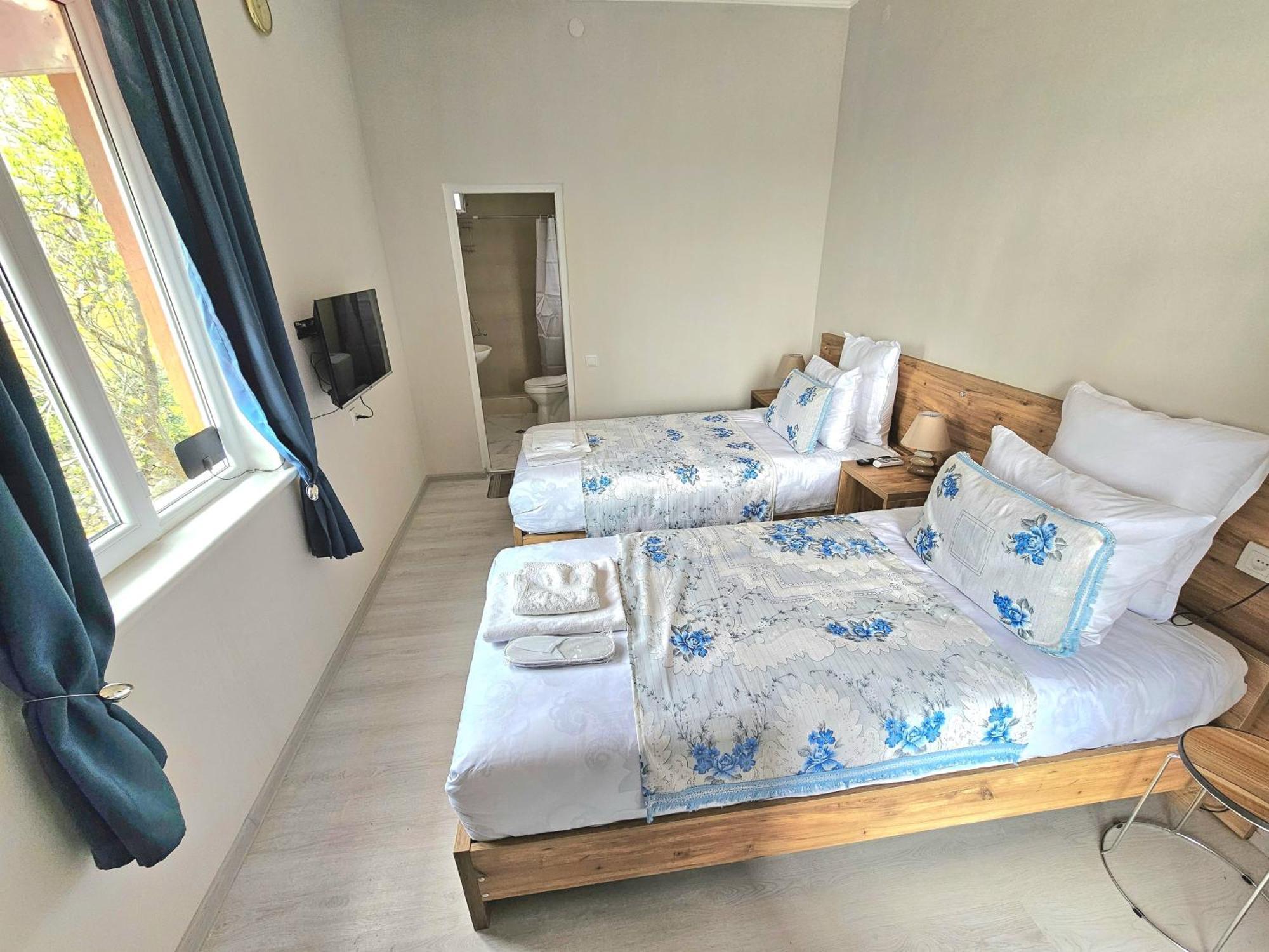 Hilltop Guest House Kutaisi Exterior photo